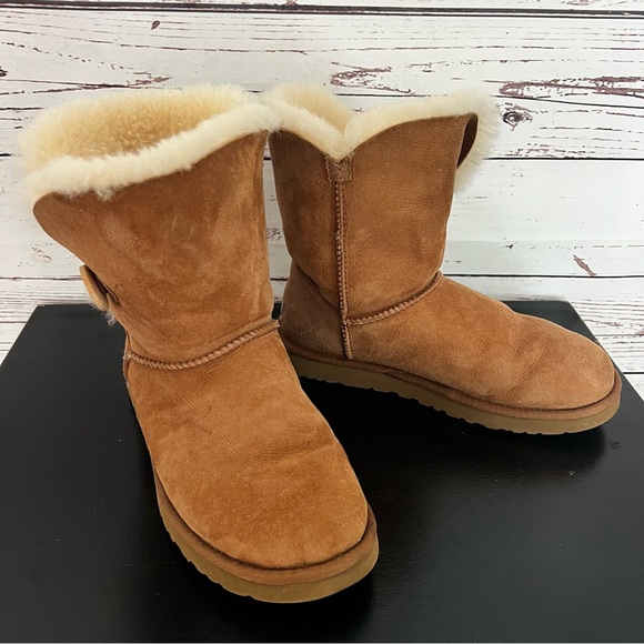 UGG Bailey Button II Mid-calf Shearling Boots Chestnut Size 8 - Picture 5 of 17